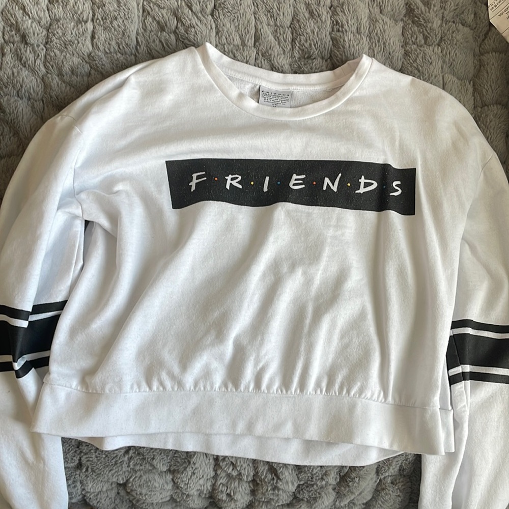 “friends” print cropped crew neck